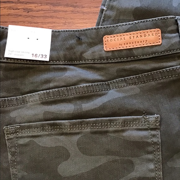 Women’s Camouflage Jeans Sz 16/33 - Picture 4 of 6
